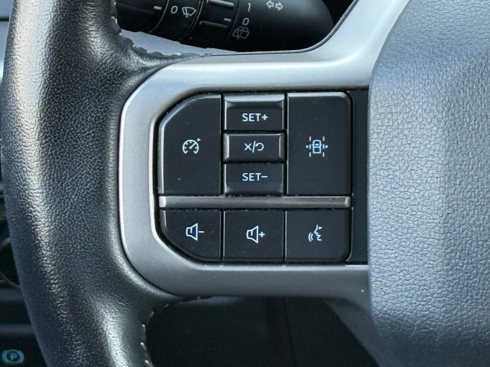 Used 2023 Ford Expedition XL AWD/4WD image 32