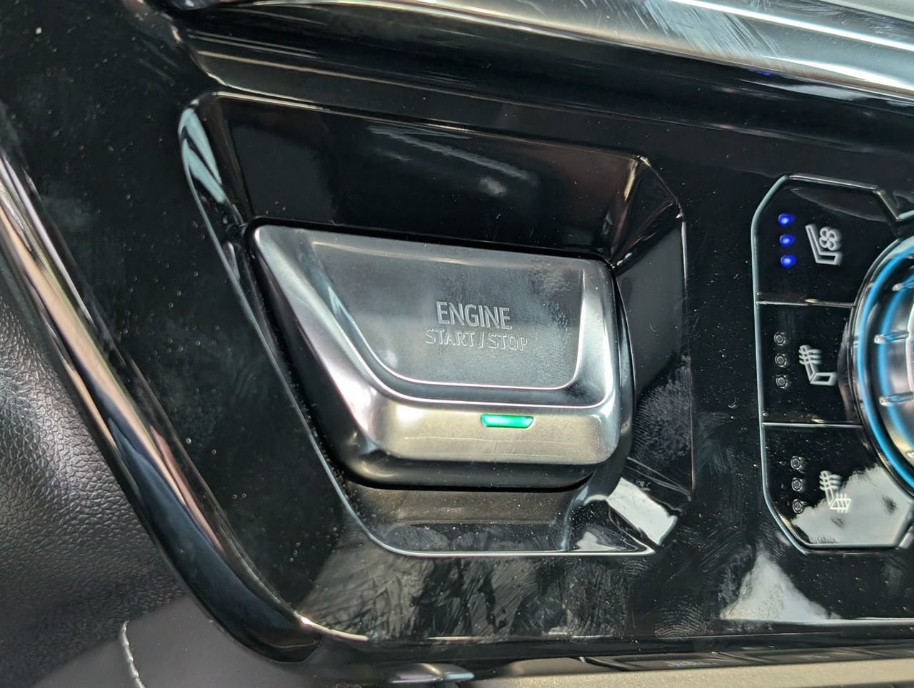 New 2026 GMC Sierra 2500 Denali Ultimate AWD/4WD image 14