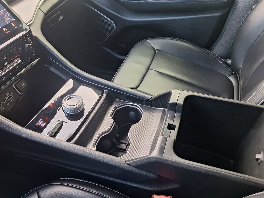 Used 2024 Jeep Grand Cherokee Limited w/ Black Appearance Package image 26