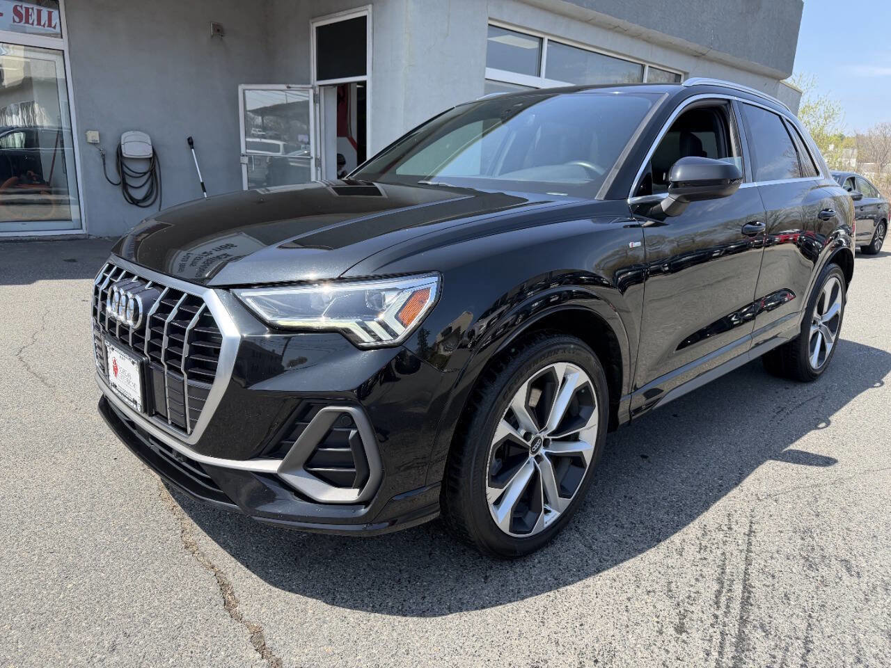 Used 2020 Audi Q3 2.0T Premium Plus w/ Premium Plus Package AWD/4WD image 3