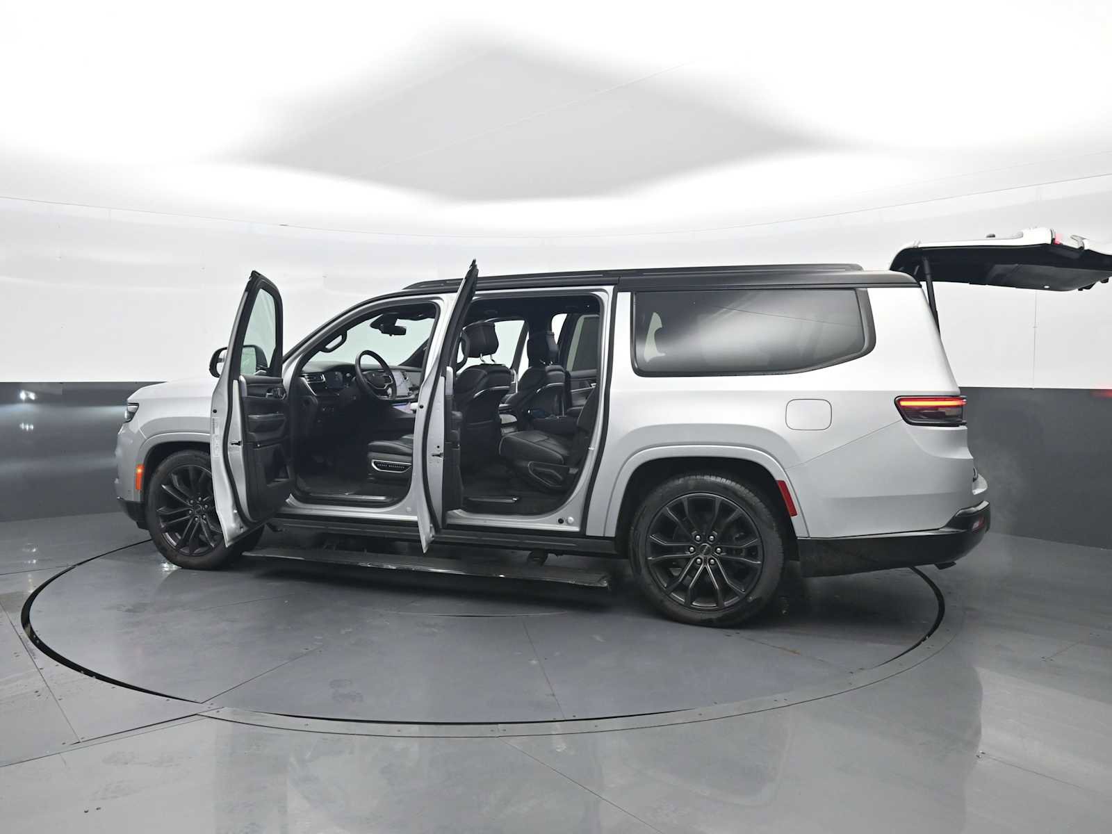 Used 2024 Jeep Grand Wagoneer L Series II w/ Quick Order Packagew 28T image 57