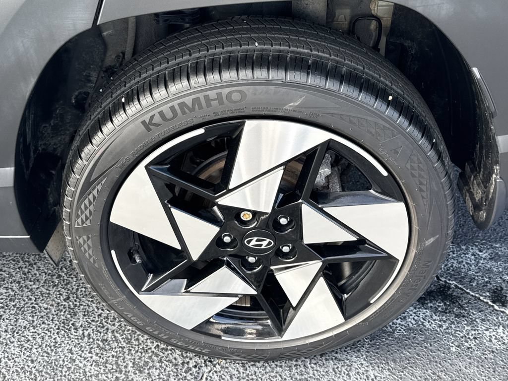 Used 2024 Hyundai Kona Limited AWD/4WD image 19