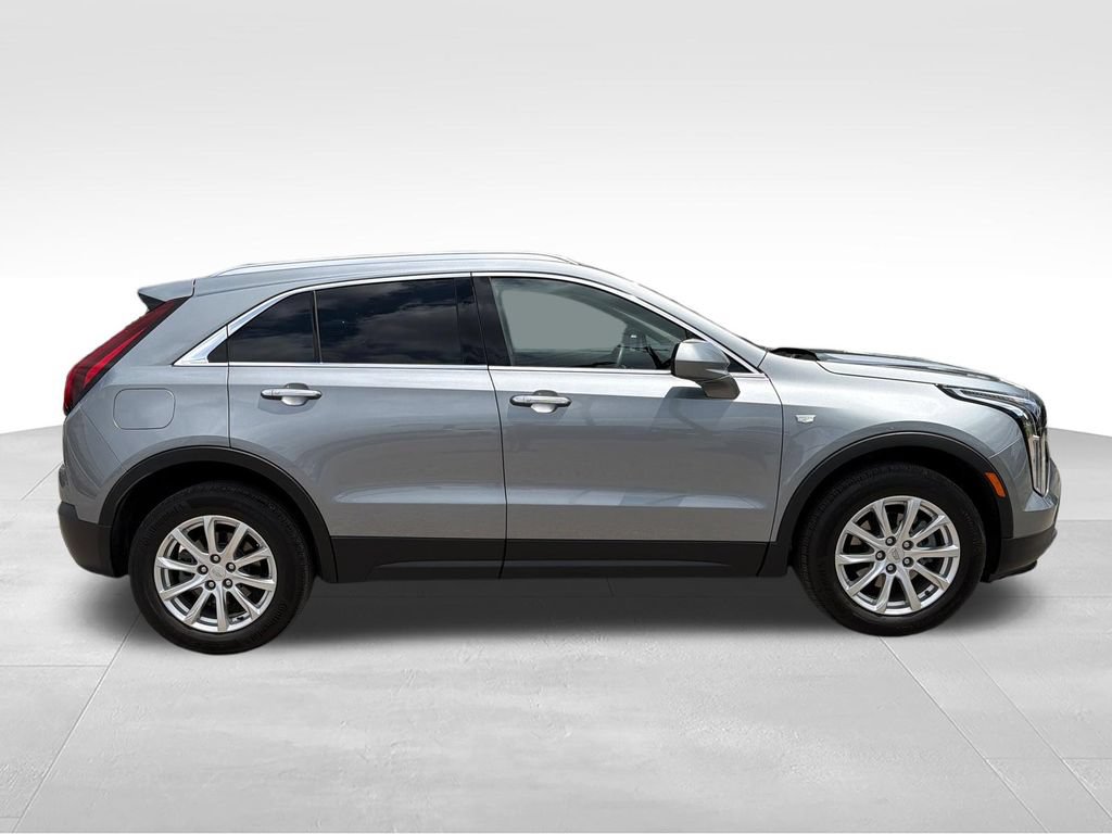 Used 2023 Cadillac XT4 Luxury w/ Cold Weather Package FWD image 6