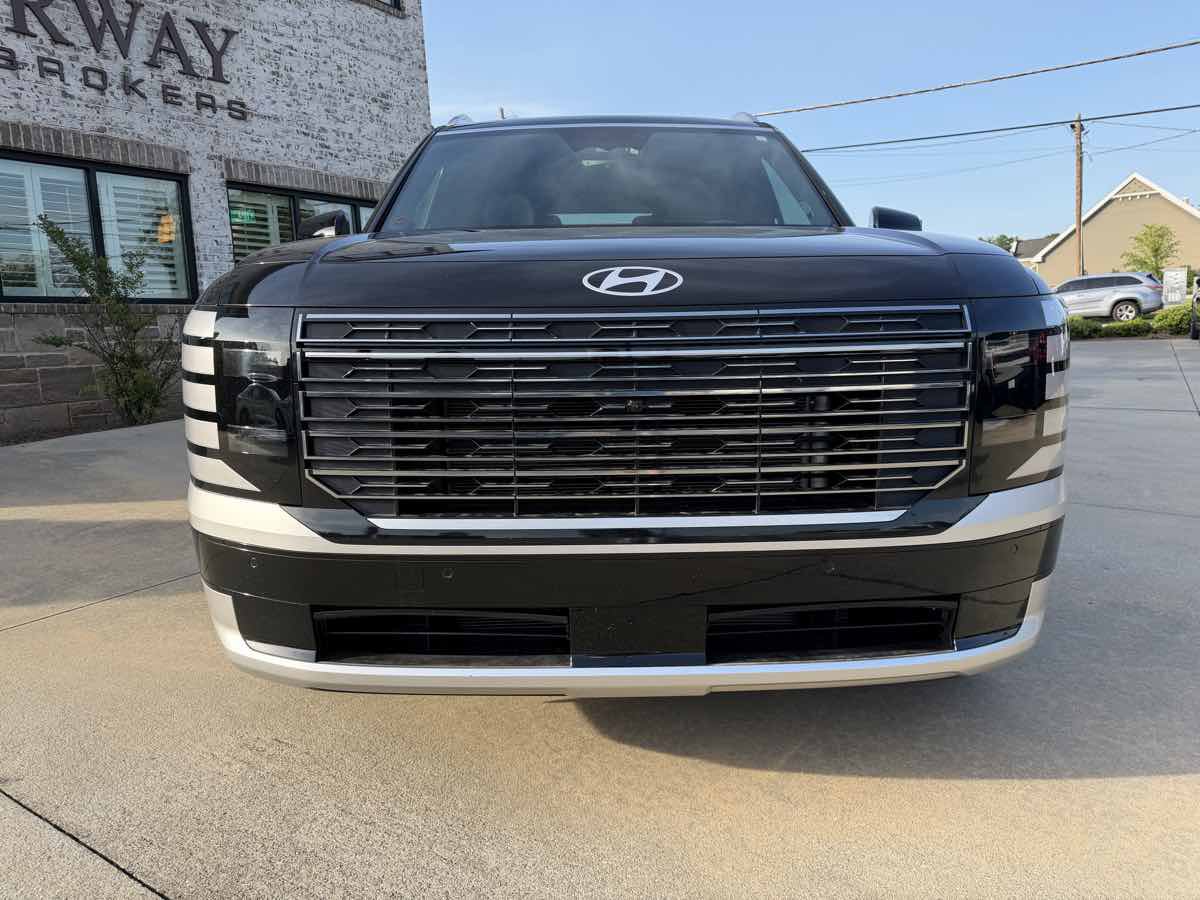 Used 2026 Hyundai Palisade Calligraphy AWD/4WD image 3