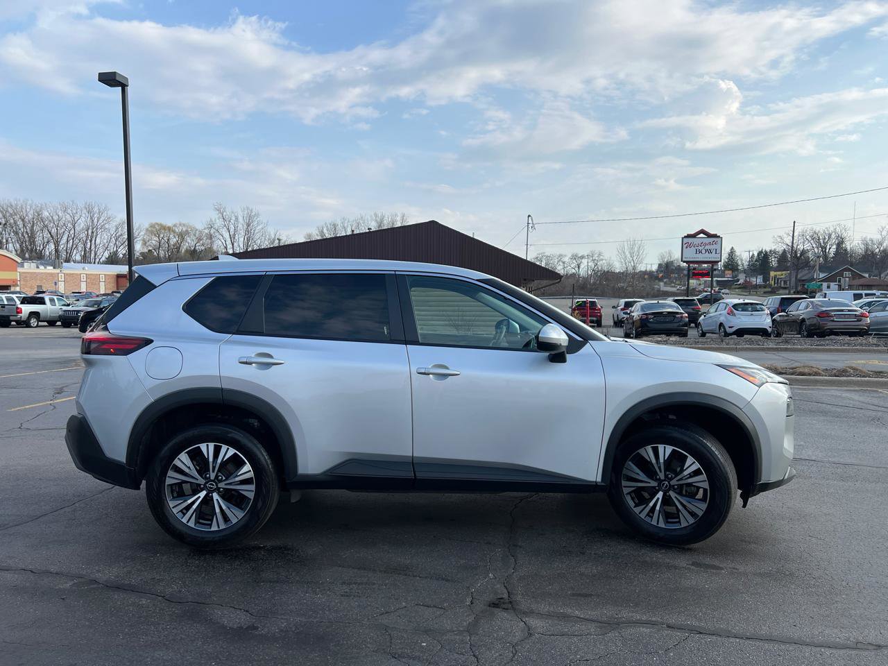 Used 2022 Nissan Rogue SV image 9