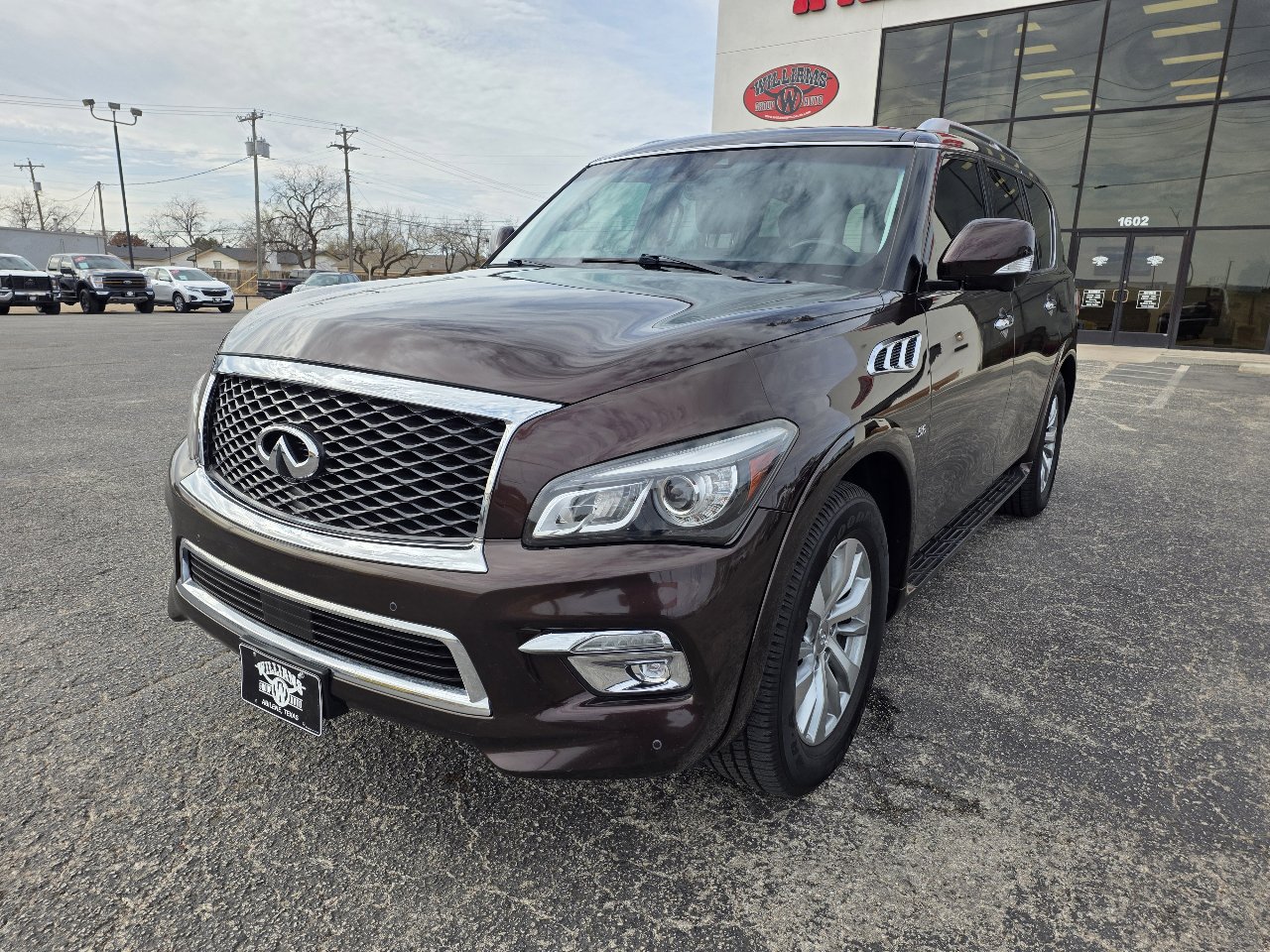 Used 2017 INFINITI QX80 4WD w/ Driver Assistance Package image 3