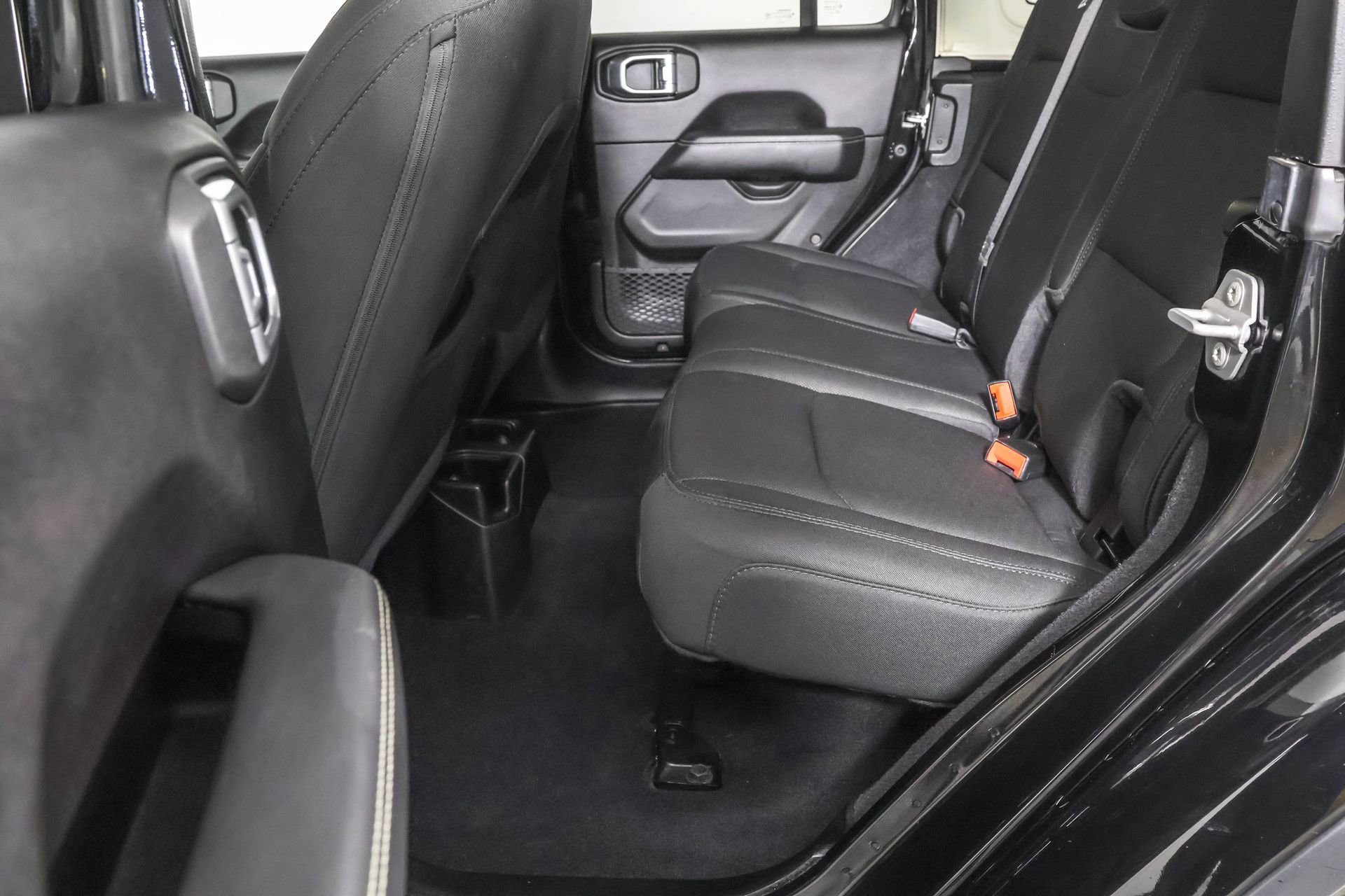 Used 2020 Jeep Wrangler Unlimited Sahara image 26