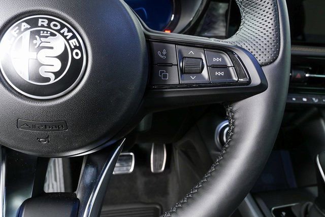 New 2026 Alfa Romeo Tonale w/ Black Premium Package image 13