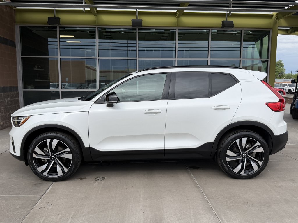 Used 2023 Volvo XC40 B5 Plus w/ Driver Assist Package AWD/4WD image 7