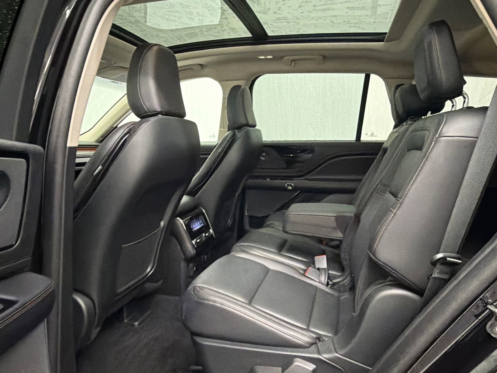 Used 2023 Lincoln Aviator Reserve w/ Jet Package AWD/4WD image 17