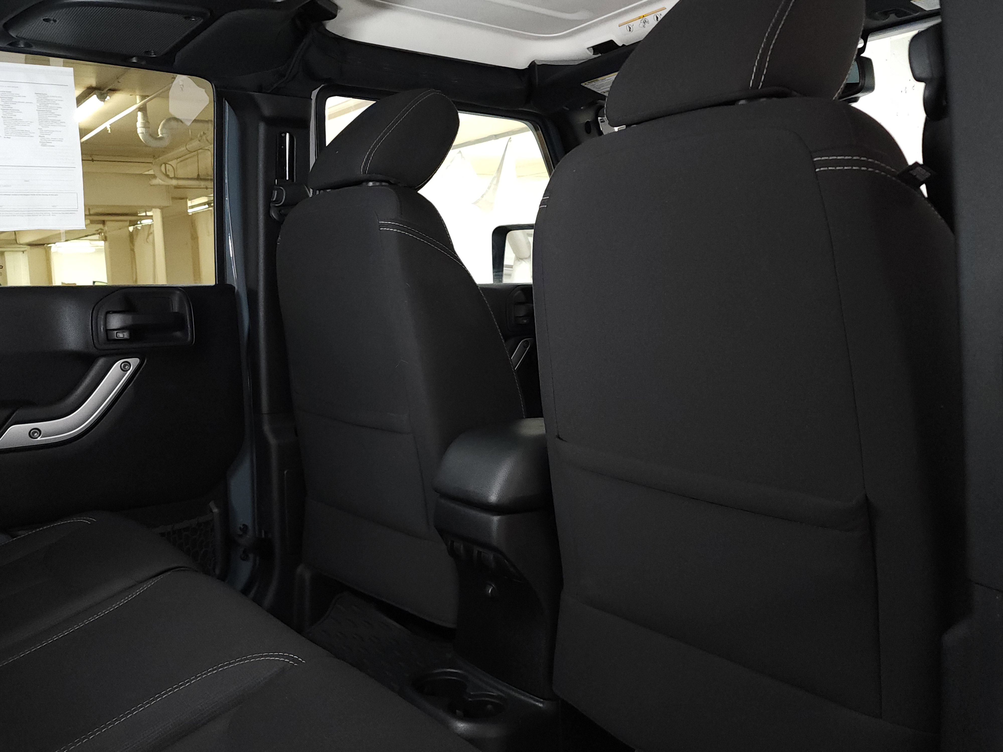 Used 2015 Jeep Wrangler Unlimited Sahara w/ Connectivity Group image 19