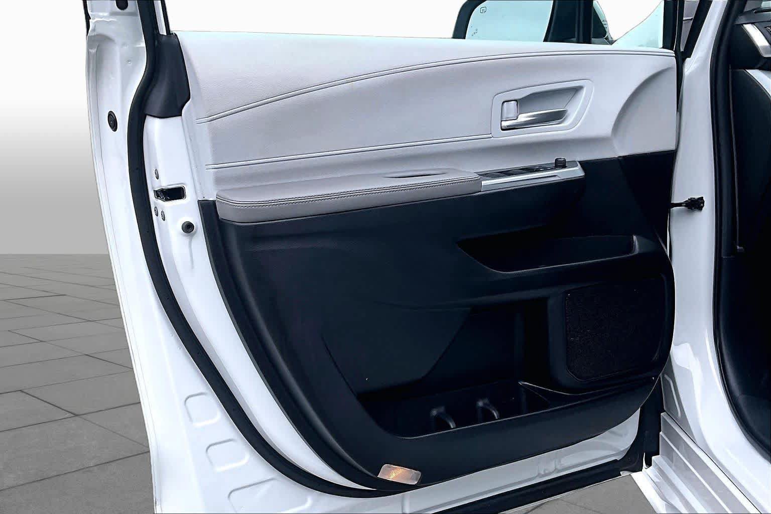 Used 2025 Toyota Sienna XLE FWD image 22