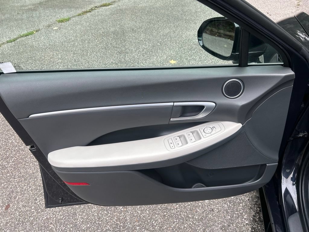 Used 2025 Hyundai Sonata SEL FWD image 13