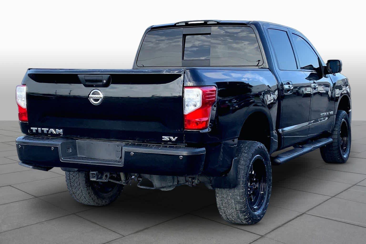 Used 2018 Nissan Titan SV w/ SV Convenience Package RWD image 13
