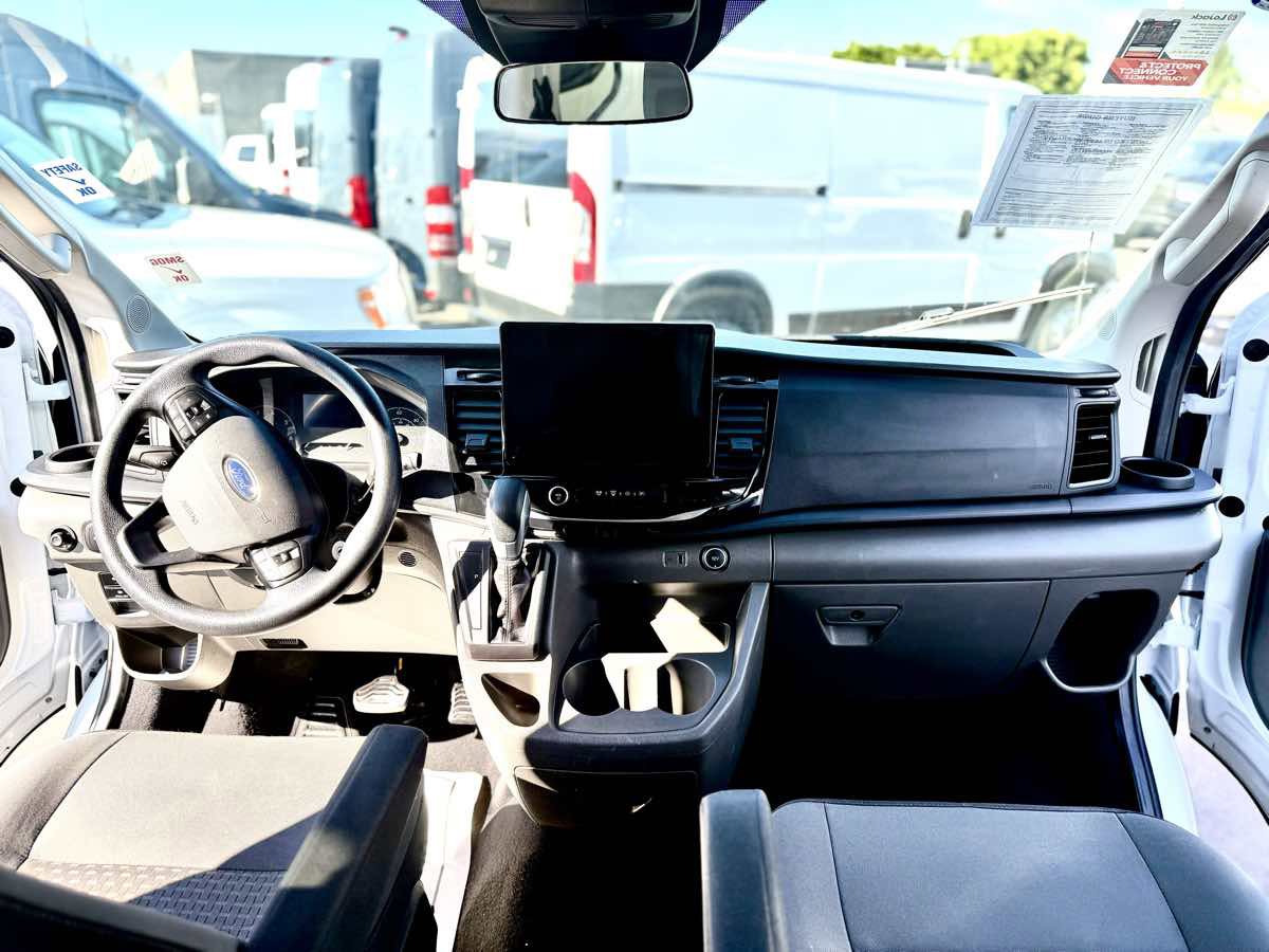 Used 2023 Ford Transit 350 XLT image 5