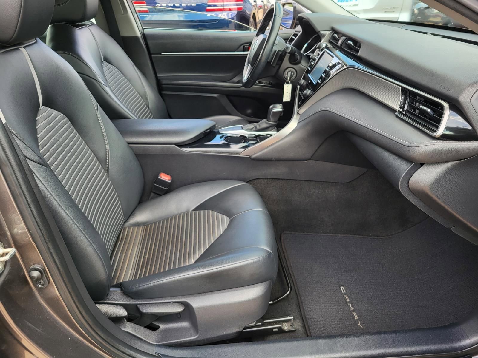 Used 2020 Toyota Camry SE image 9