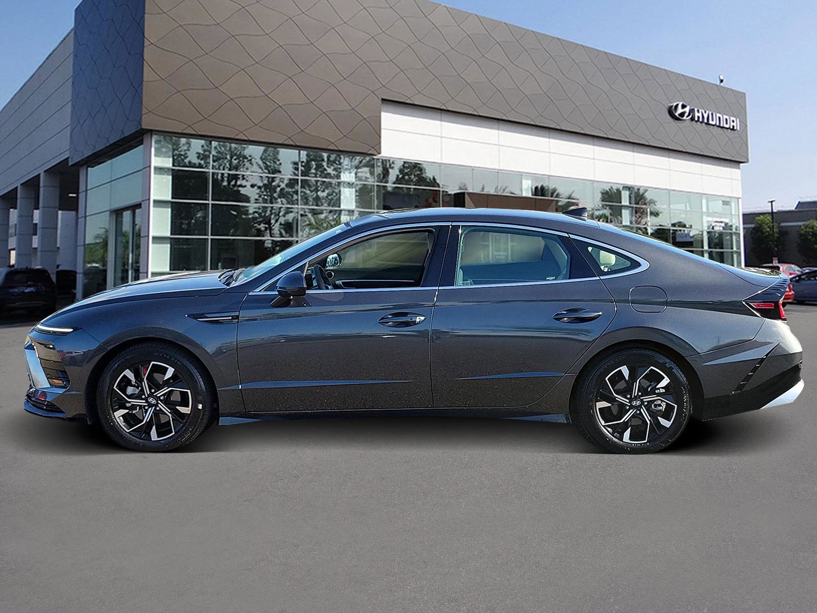 Certified 2025 Hyundai Sonata SEL AWD/4WD image 2