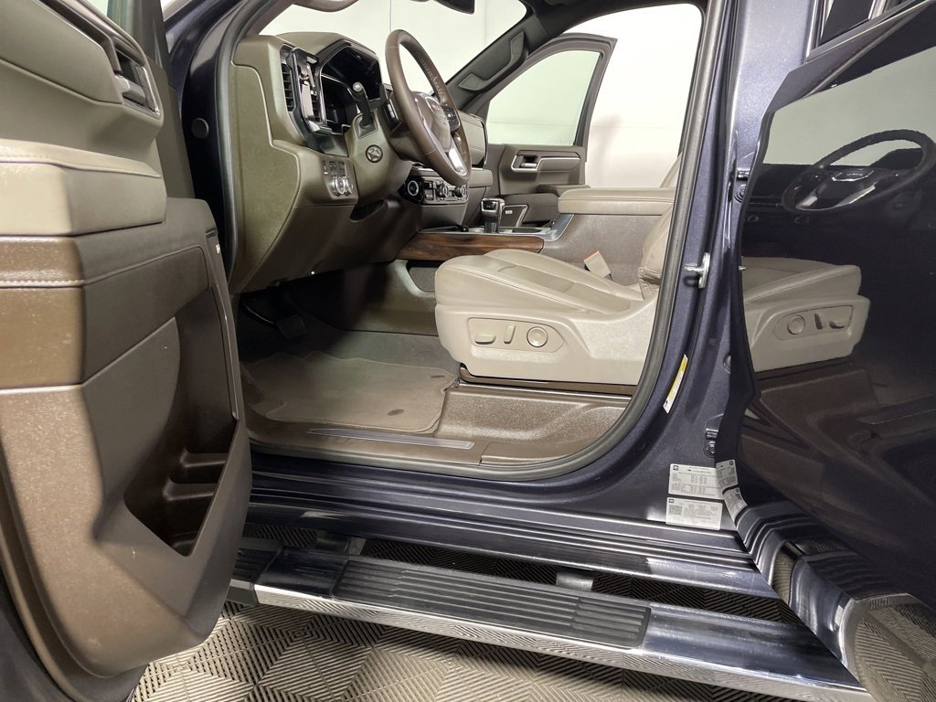 Used 2024 GMC Sierra 1500 SLT w/ SLT Convenience Package image 16
