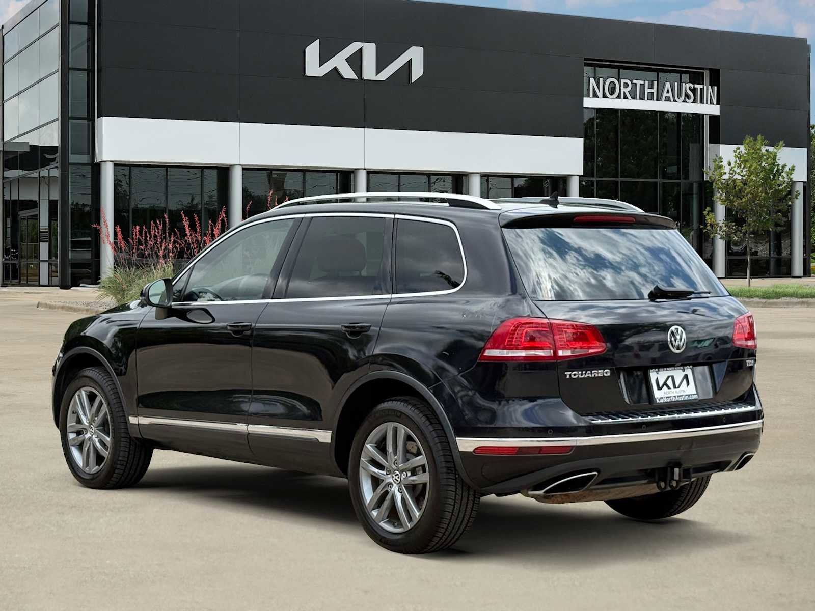 Used 2015 Volkswagen Touareg TDI AWD/4WD image 6