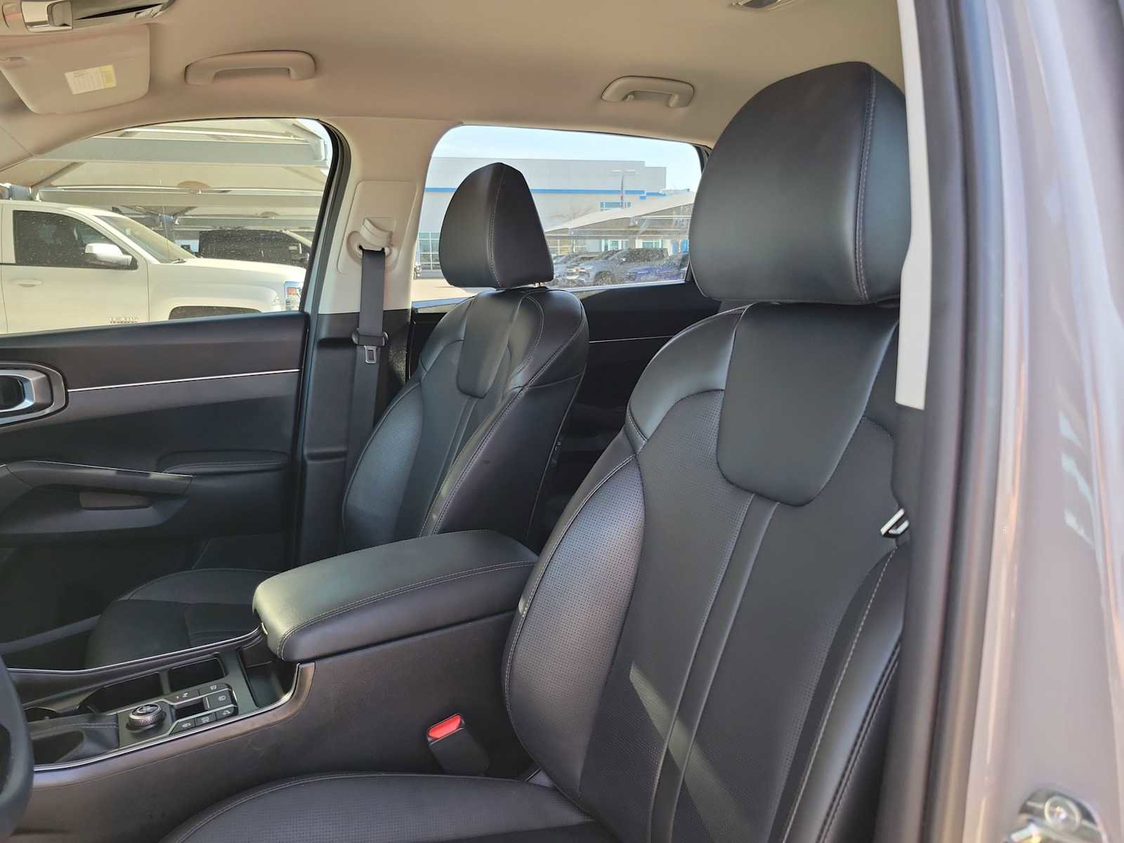 Used 2025 Kia Sorento EX image 15