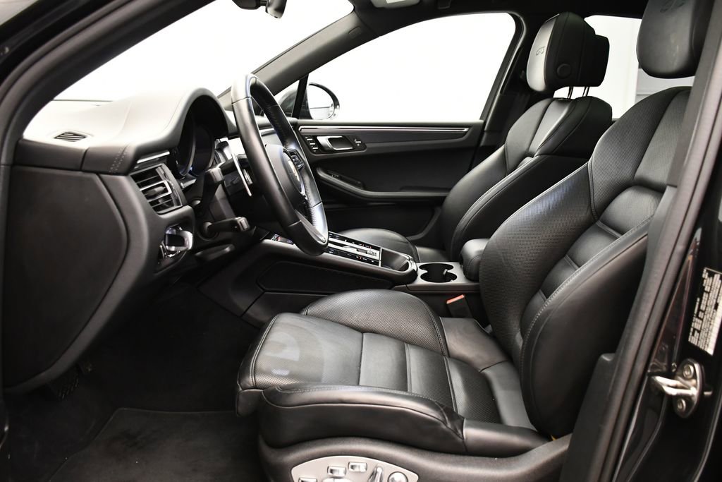 Certified 2024 Porsche Macan GTS image 5