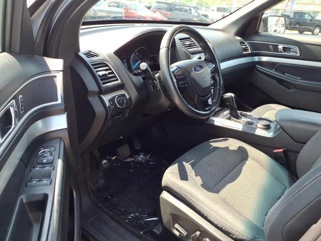 Used 2017 Ford Explorer XLT AWD/4WD image 6