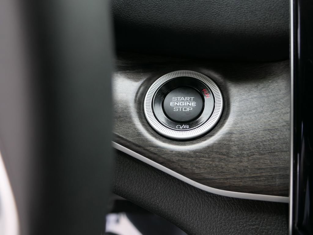 Used 2023 Jeep Grand Cherokee 4WD 4xe image 15