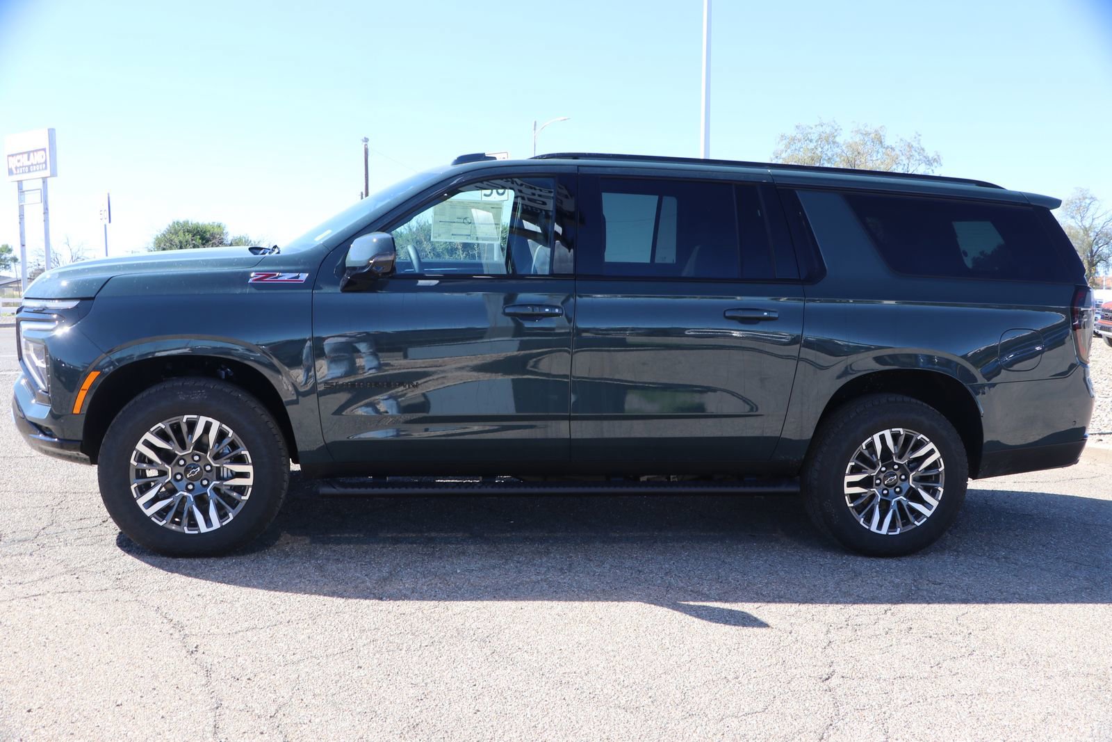 New 2026 Chevrolet Suburban Z71 w/ Comfort Package image 4