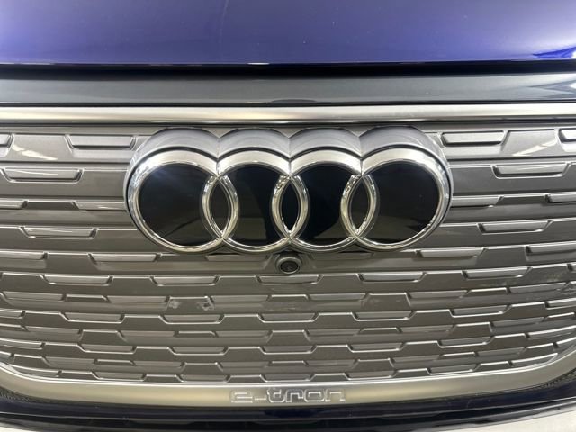 Used 2022 Audi Q4 e-tron Prestige image 9