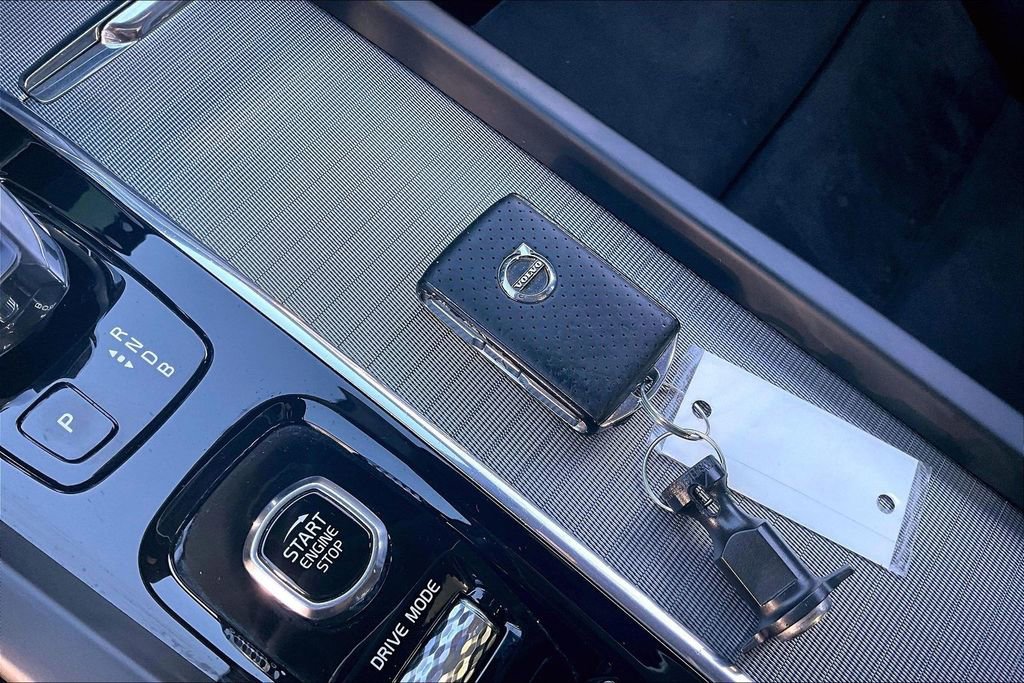 Used 2019 Volvo XC60 T8 R-Design w/ Advanced Package image 13