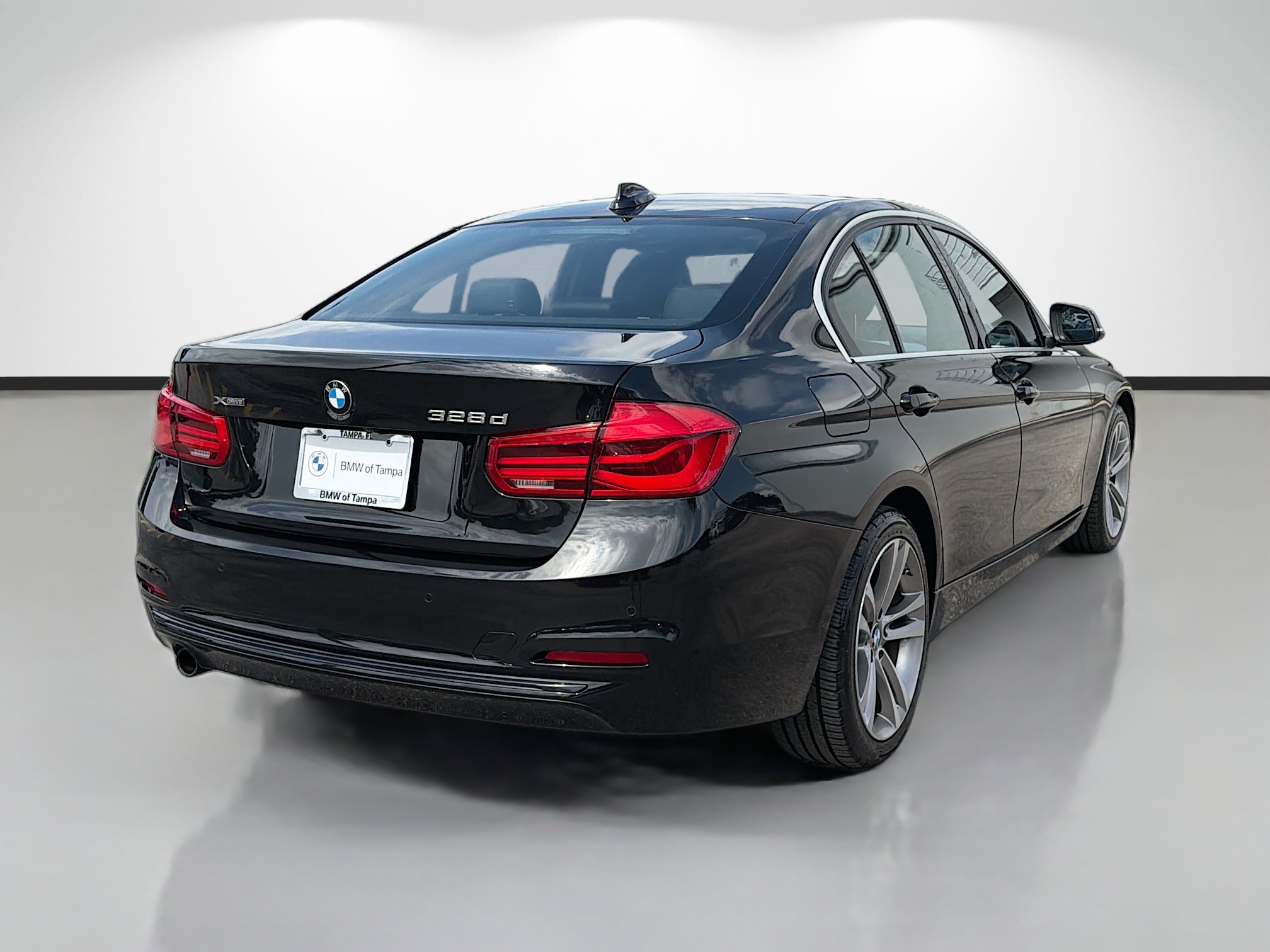 Used 2017 BMW 328d xDrive Sedan AWD/4WD image 3