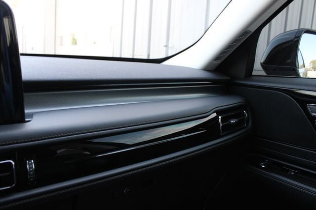 New 2026 Lincoln Aviator AWD image 19