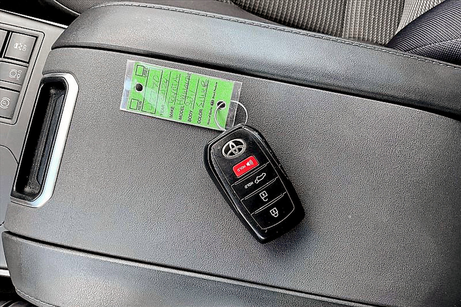 Used 2024 Toyota Highlander LE image 10