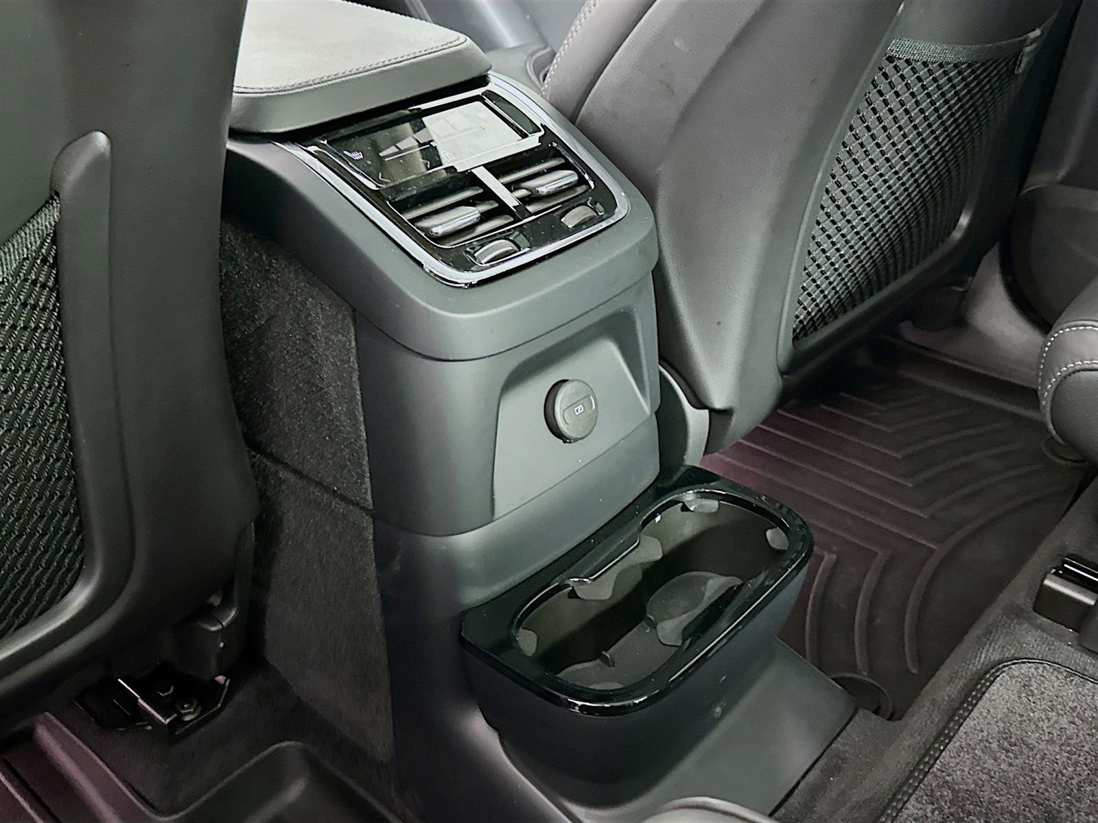 Used 2023 Volvo XC90 T8 Ultimate AWD/4WD image 27