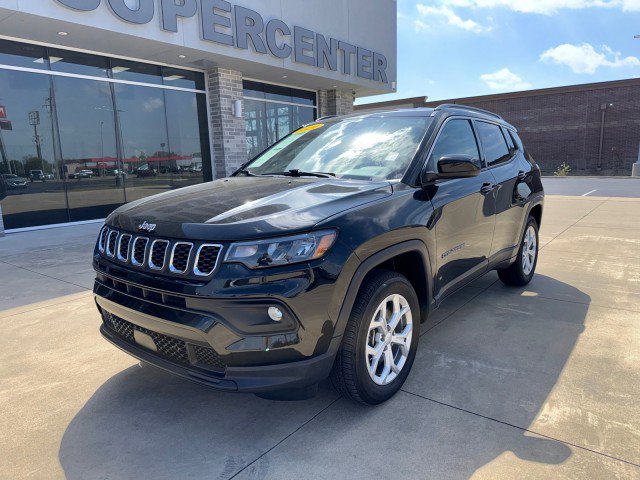 Used 2024 Jeep Compass Latitude AWD/4WD image 9
