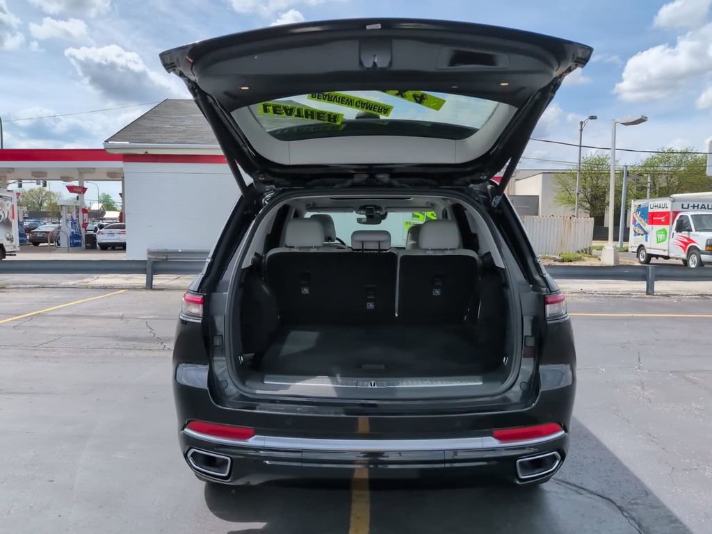 Used 2022 Jeep Grand Cherokee Summit AWD/4WD image 15