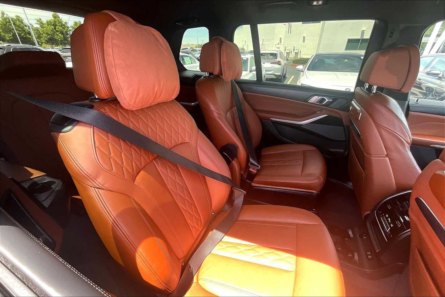 Used 2025 BMW X7 M60i image 30