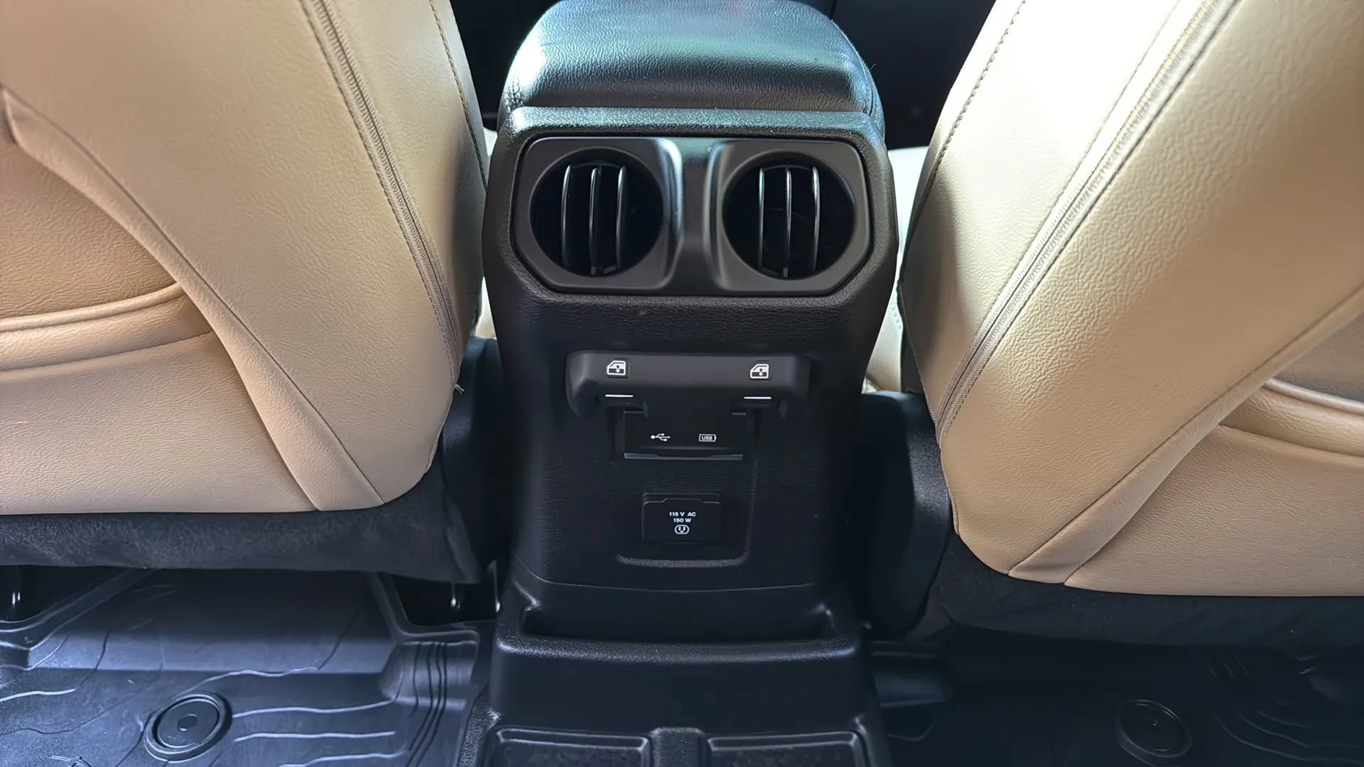 Used 2018 Jeep Wrangler Unlimited Sahara AWD/4WD image 32