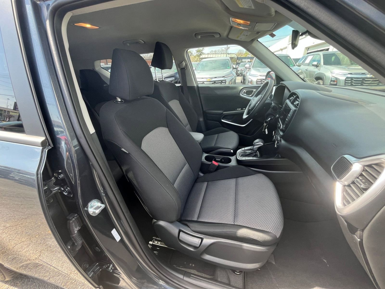 Used 2025 Kia Soul LX w/ LX Technology Package image 34