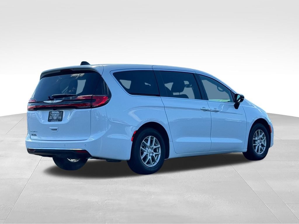 New 2026 Chrysler Pacifica Select FWD image 7