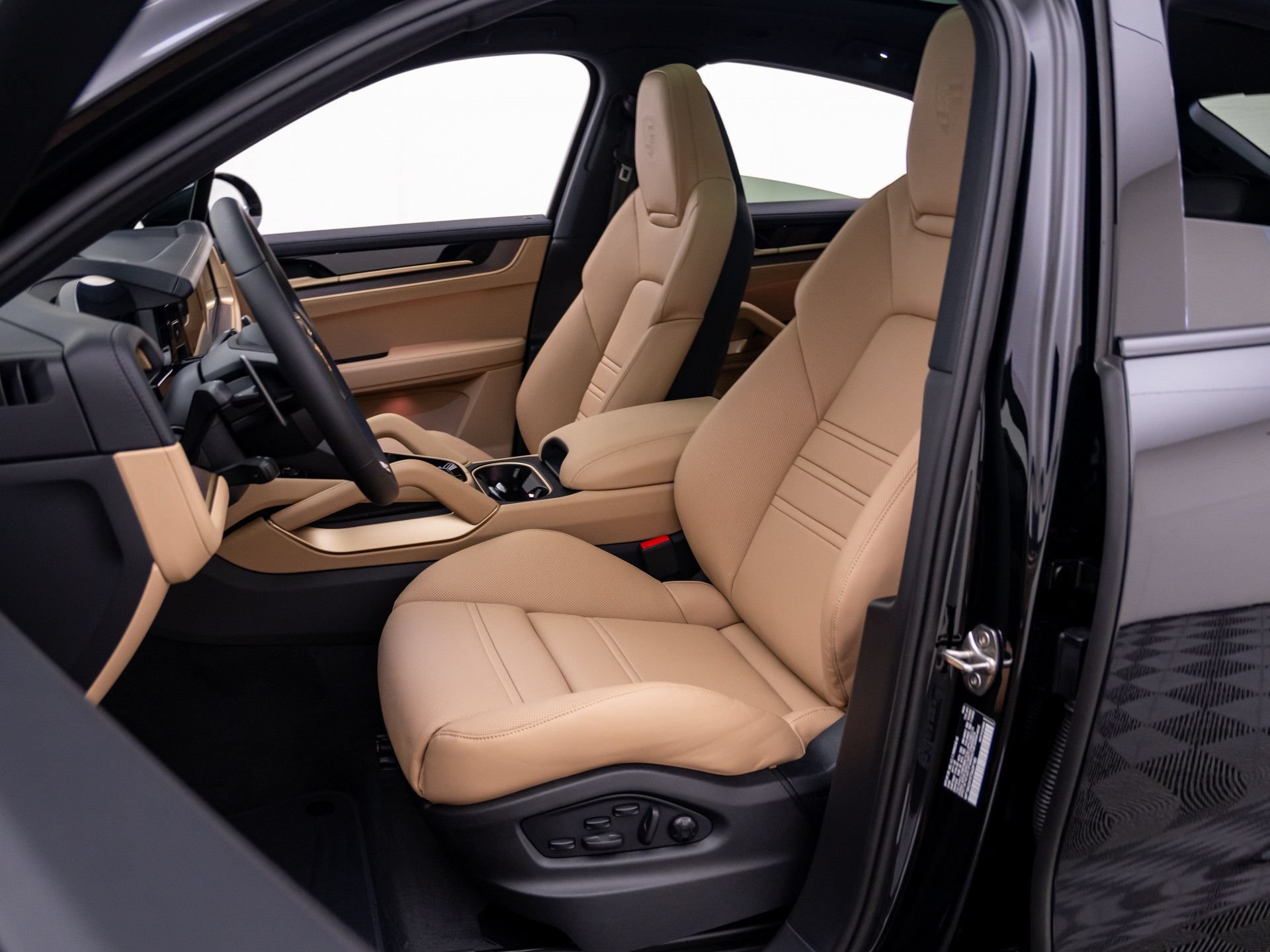 New 2026 Porsche Cayenne Coupe AWD/4WD image 5