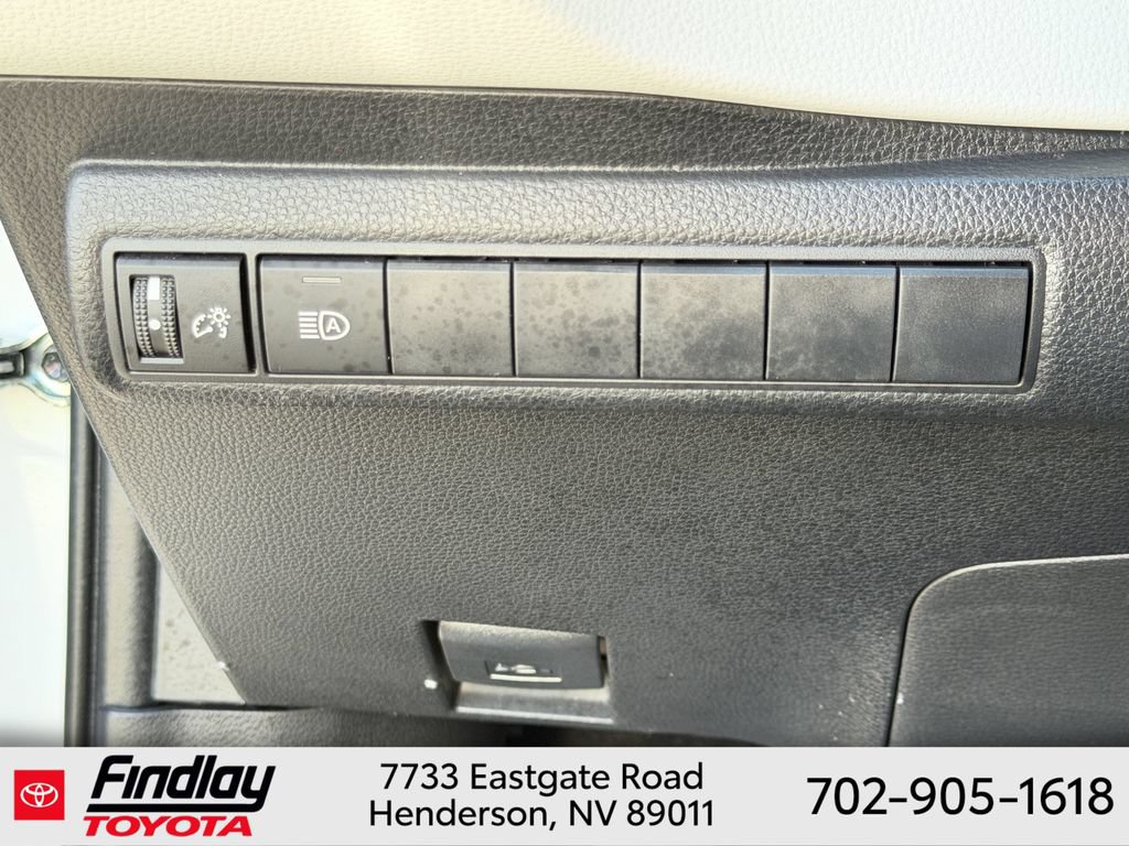 Certified 2025 Toyota Corolla XSE FWD image 22