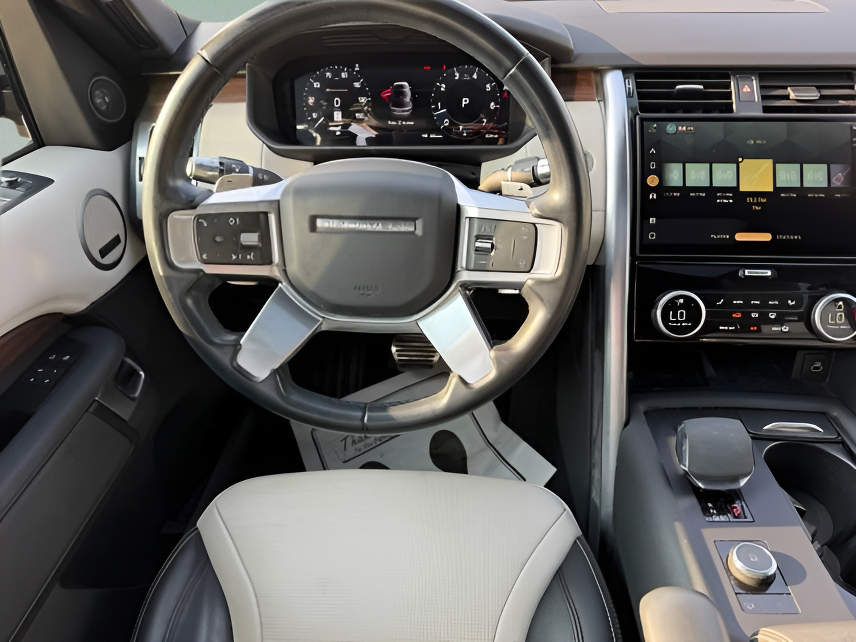 Used 2021 Land Rover Discovery S R-Dynamic AWD/4WD image 11
