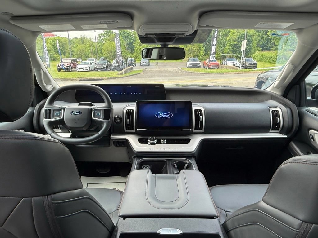 Used 2025 Ford Expedition Active AWD/4WD image 9
