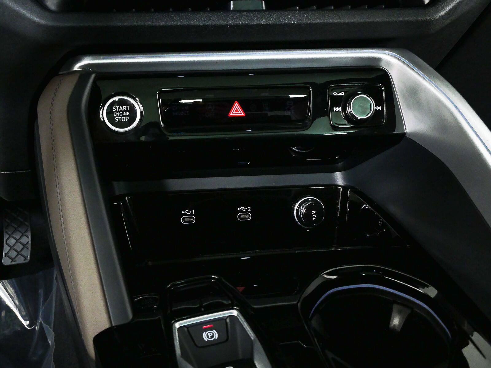 Used 2025 Audi Q5 Premium Plus w/ Premium Plus AWD/4WD image 17