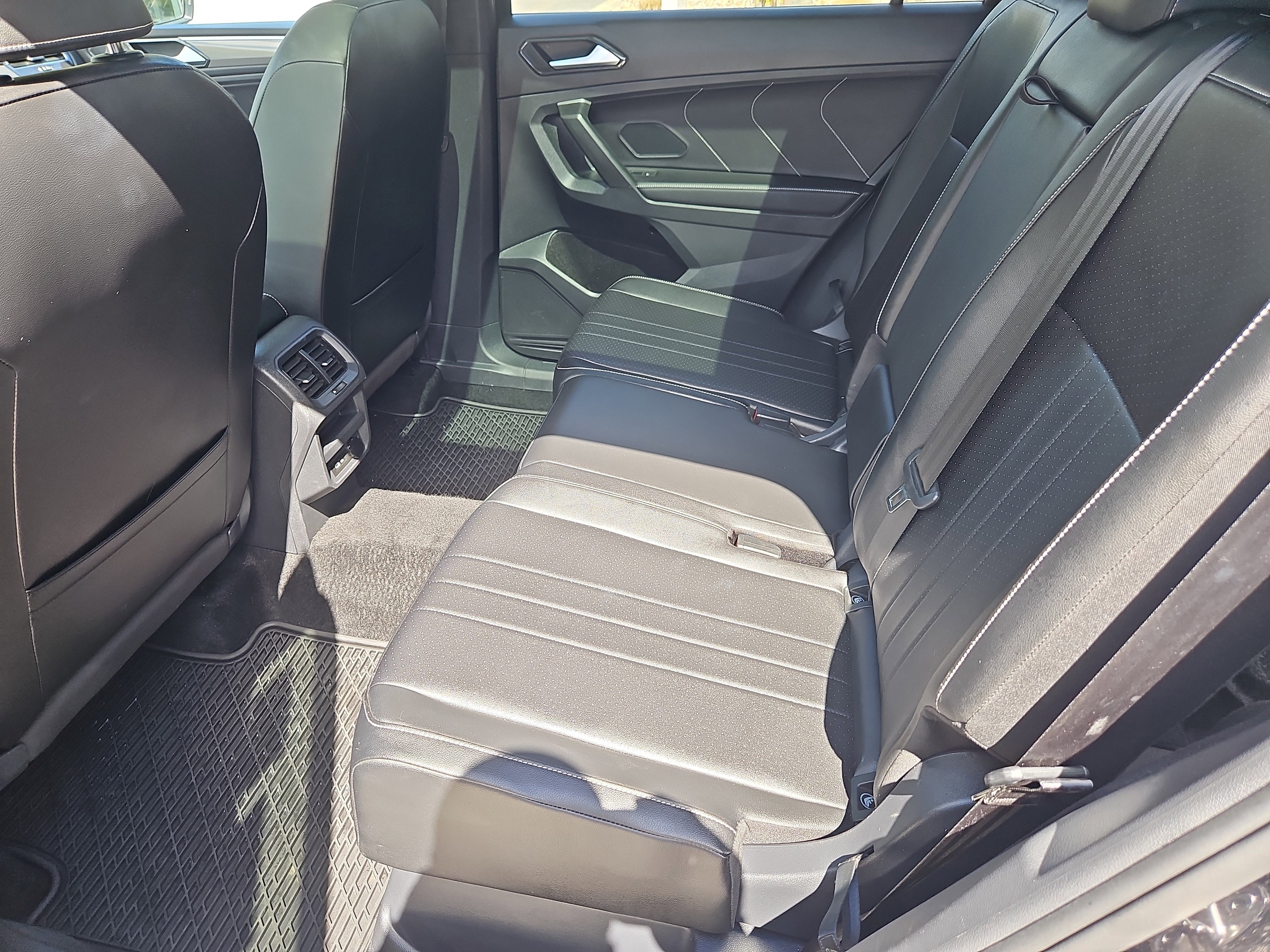 Certified 2024 Volkswagen Tiguan SE R-Line AWD/4WD image 33