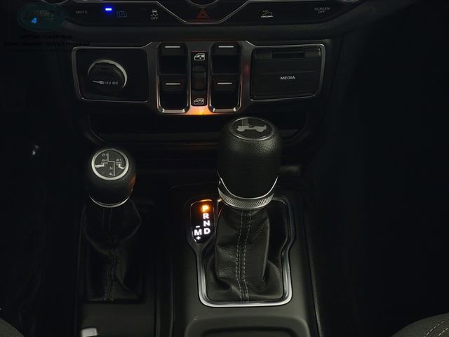 Used 2024 Jeep Wrangler Unlimited AWD/4WD image 23