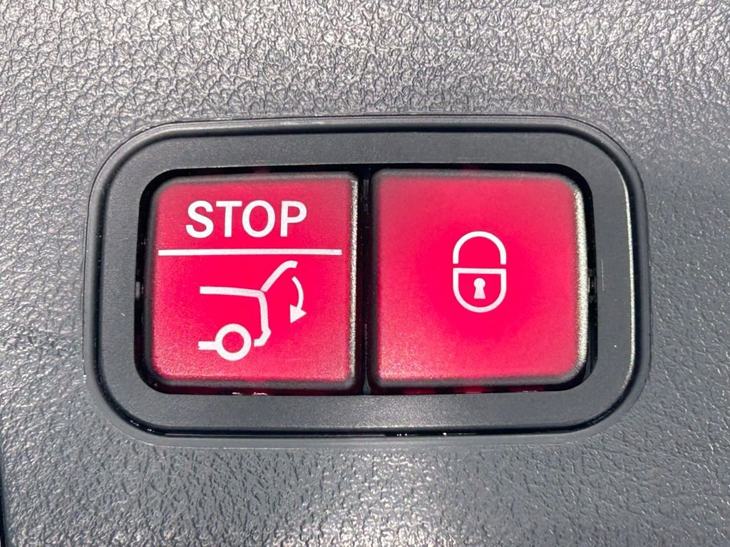 Used 2021 Mercedes-Benz GLA 35 AMG 4MATIC w/ Premium Package image 15