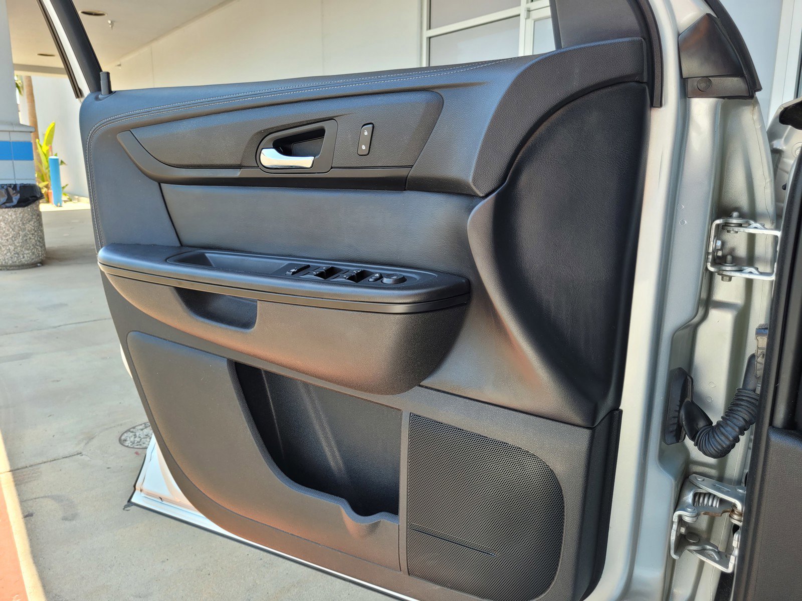 Used 2017 Chevrolet Traverse LT w/ LPO, 'HIT The Road' Package FWD image 25