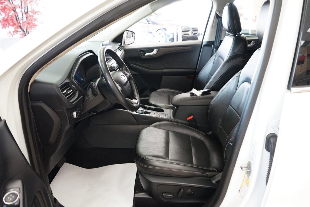 Used 2020 Ford Escape Titanium image 27